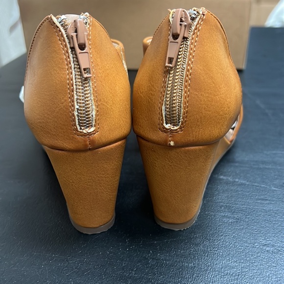 Journee Collection Women Wedge Heel Cut Out Sandals Aretha Size US 6.5 Cognac - Picture 6 of 8